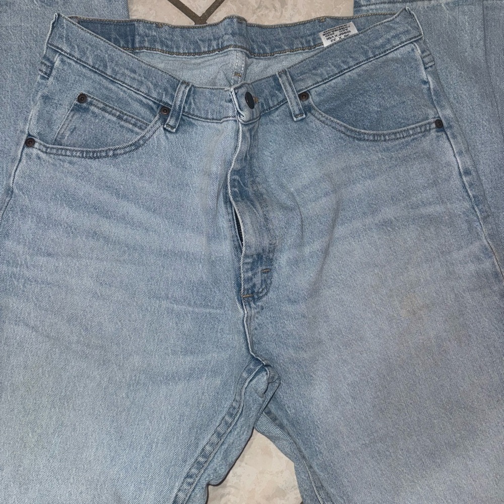 Wrangler Men's Relaxed Fit Light Blue Jeans